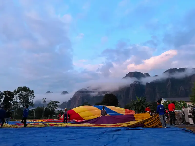 montgolfière à Vang Vieng 1