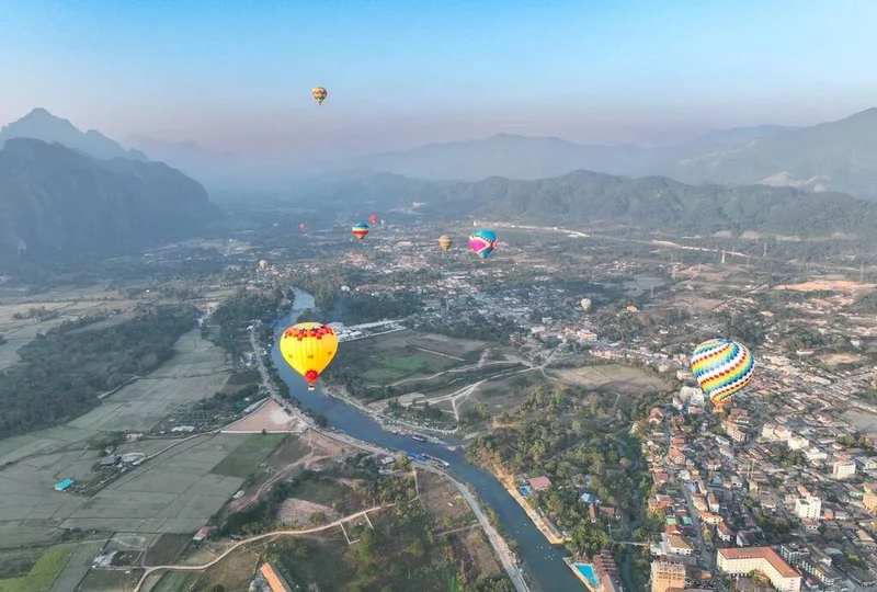 montgolfière à Vang Vieng 5_800